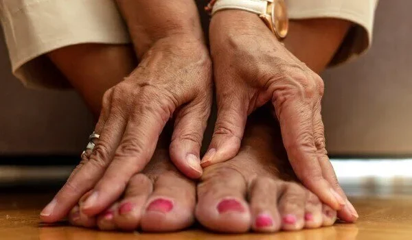 7 Tips Perawatan Kaki untuk Lansia agar Tetap Aktif 7 Tips Perawatan Kaki untuk Lansia agar Tetap Aktif