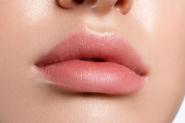 10 Tips Bibir Sehat Tanpa Produk Kimia